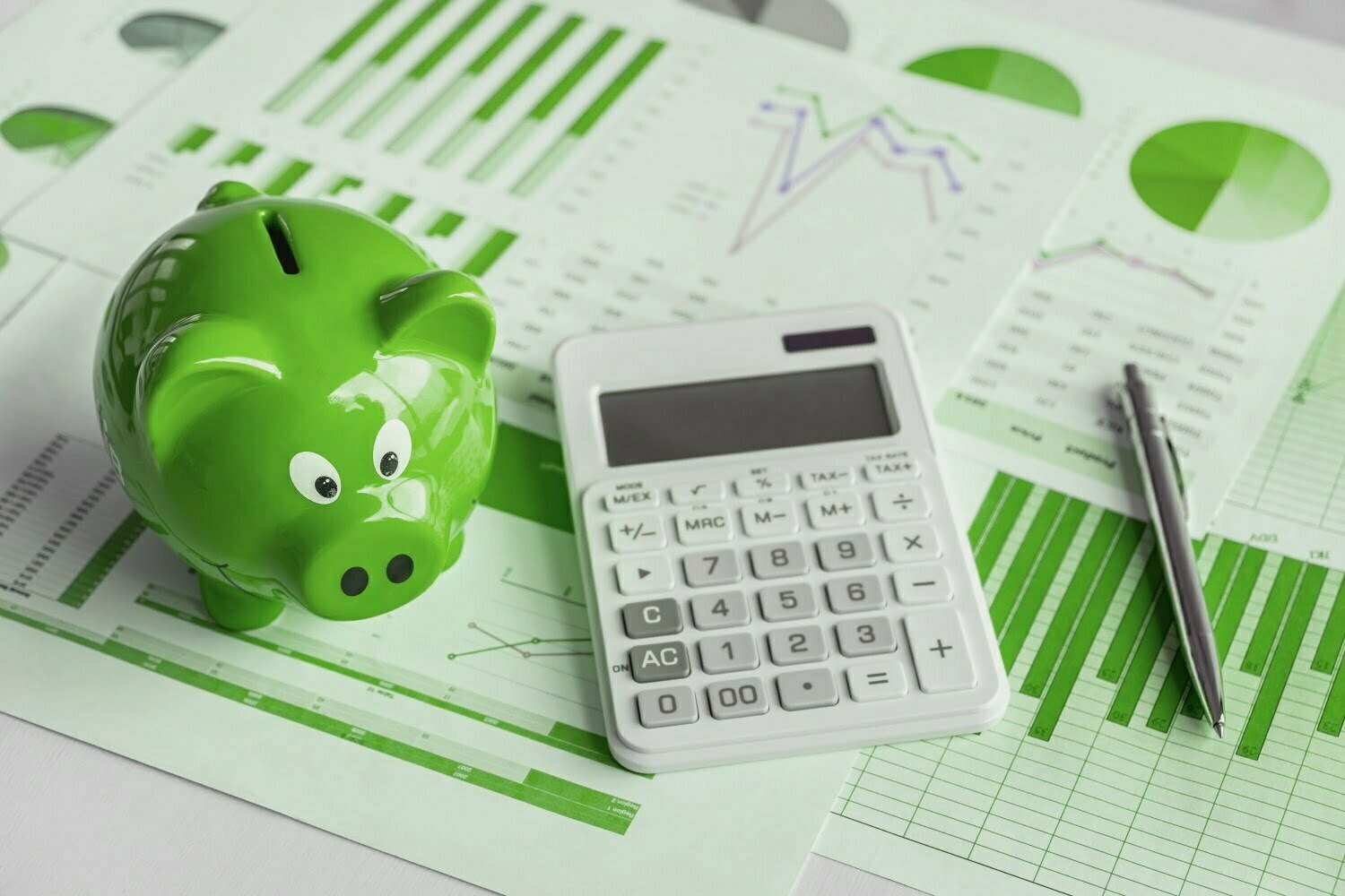 BSPOKE Software - Small business finanace, shows calculator and piggy bank representing managing your finances with custom software