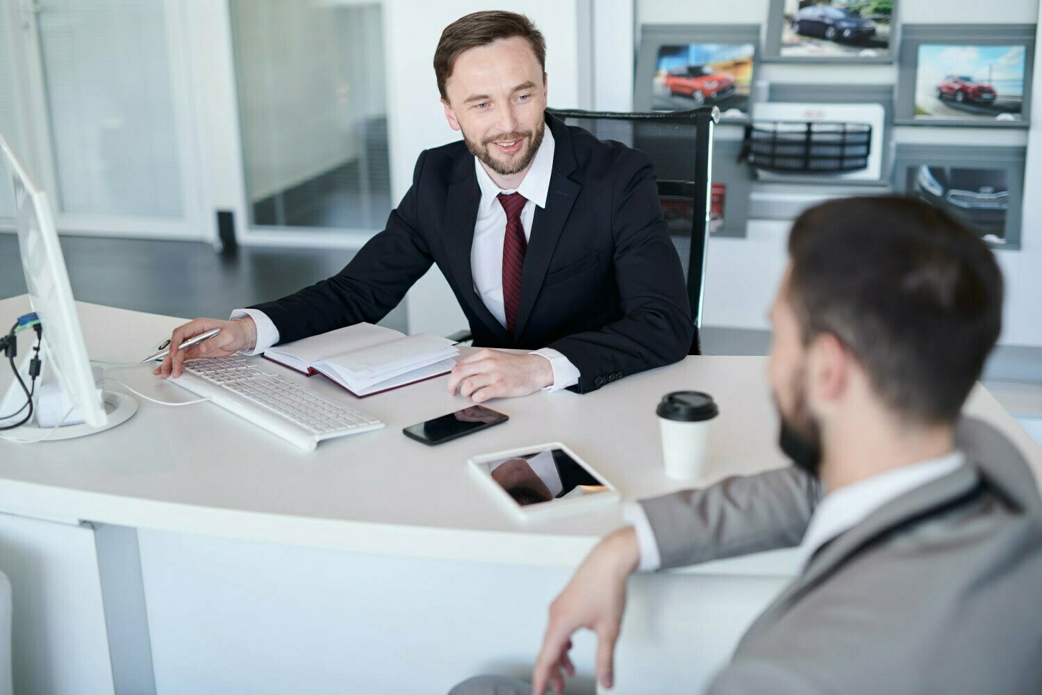 BSPOKE Software - IT Consulting Service. IT Consultant discussing the options and beneftis for a company